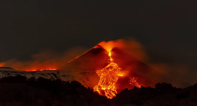 Wulkan Etna znowu się obudził. Paraliż na lotniskach w Katanii