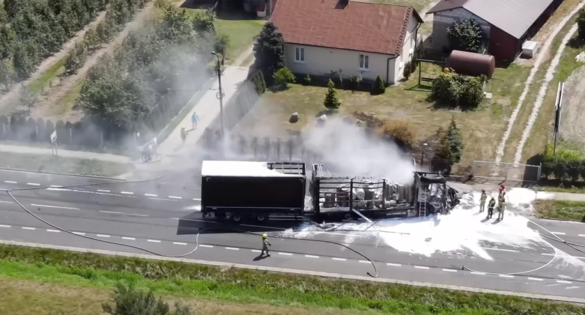 Śmiertelny wypadek samochodowy pod Górą Kalwarią. Nagranie wideo z miejsca zdarzenia