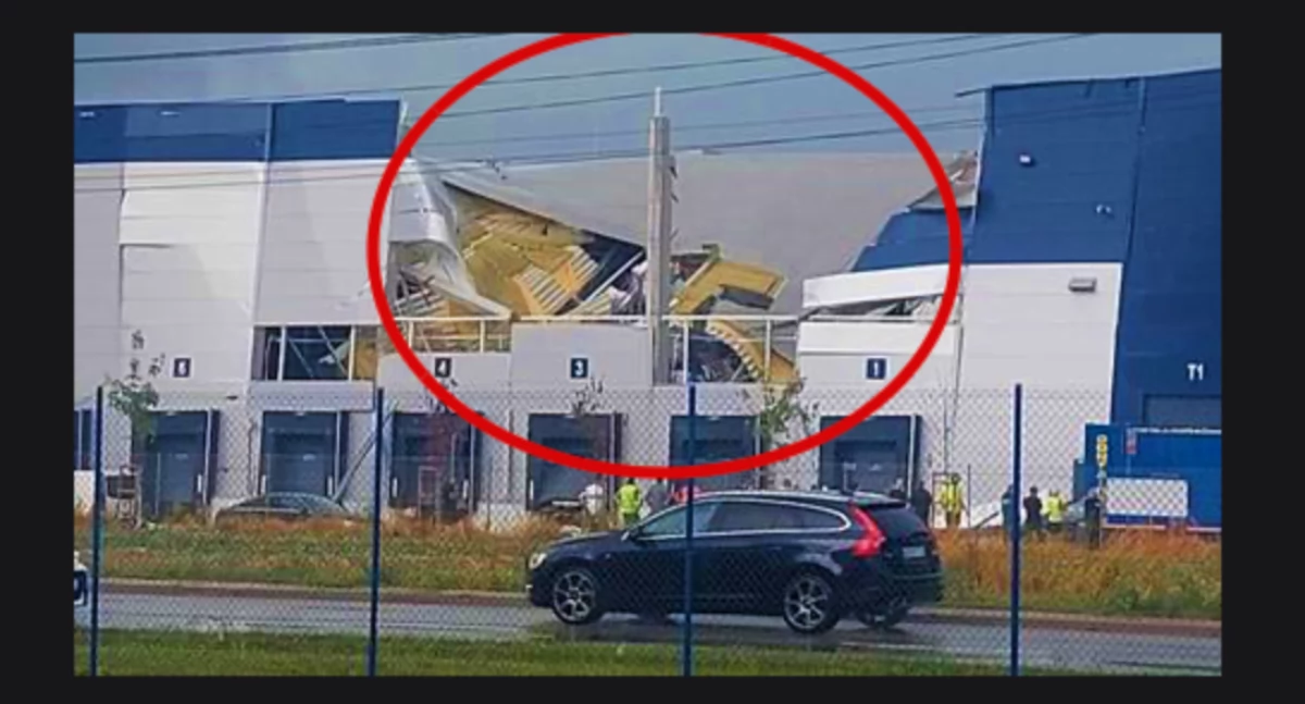 Zawalenie dachu w hali H&M. Pracownicy w potrzasku, dramatyczna akcja służb
