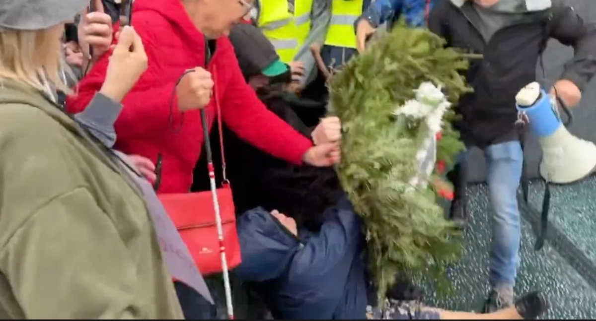 Walka na miesięcznicy smoleńskiej. Babci Kasia i Zbigniew Komosa pobici przez działaczy PiS