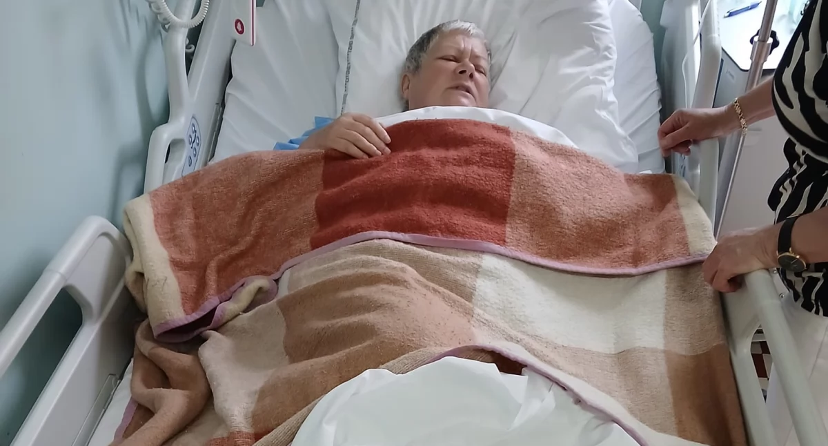 Babcia Kasia po operacji przebywa w szpitalu w Warszawie. Aktywista przeszła operacją prawej nogi 