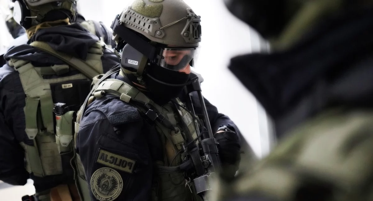 Kontrterroryści w akcji. Mężczyzna groził rodzinie i próbował się zabarykadować w Zawierciu