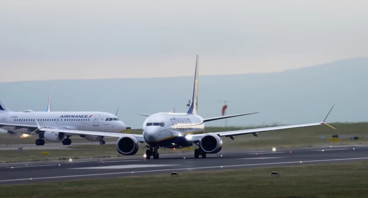 Podwyżka cen tanich biletów na samoloty z Polski. Wyższe ceny w Ryanair i Wizzair
