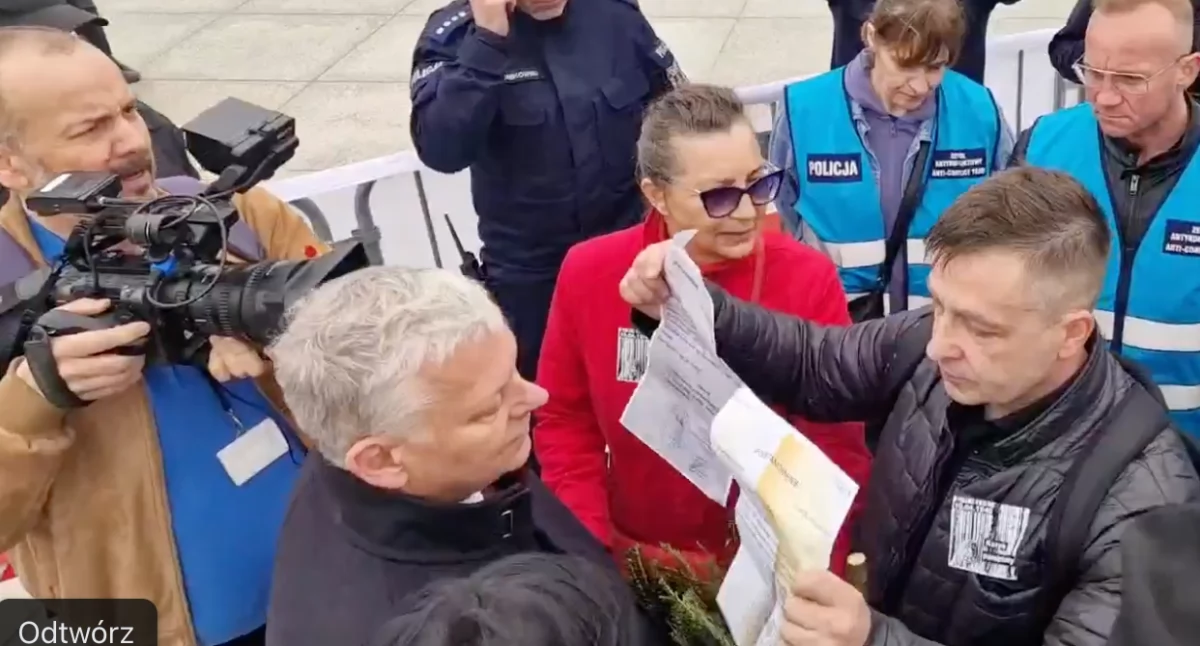 Dzisiaj obchody 174. miesięcznicy smoleńskiej organizowanej przez PiS. Jarosław Kaczyński grozi kolejna kradzieżą wieńca Komosy