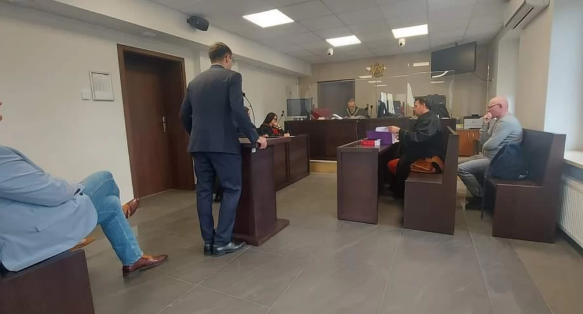 Zbigniew Komosa na konferencji prasowej zapowiedział kolejne działania prawne wobec Jarosława Kaczyńskiego 