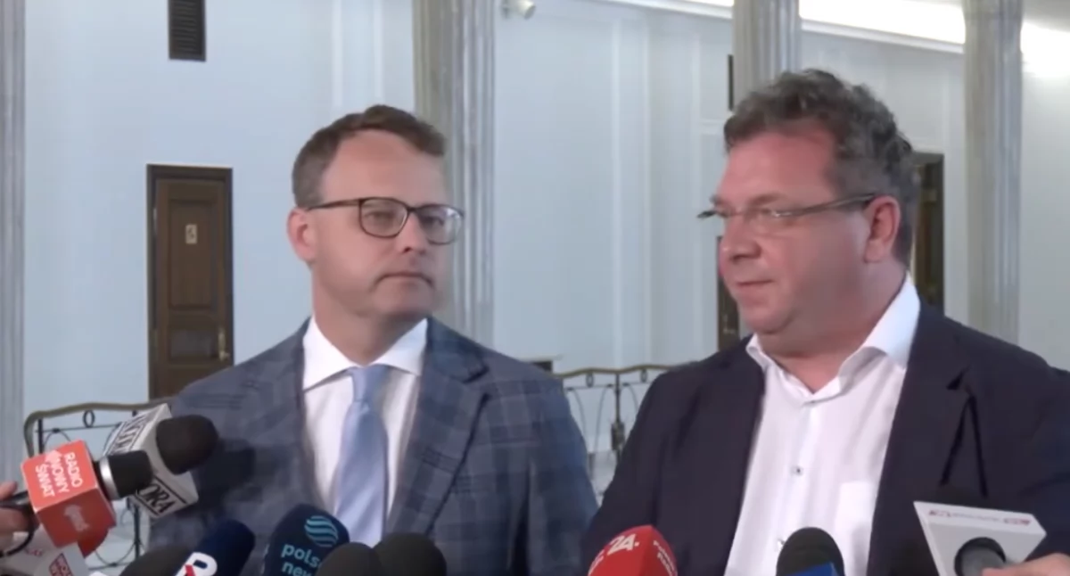 Zdjęcie z konferencji prasowej Marcina Romanowskiego. Prokuratura złożyła nowy wniosek o aresztowanie go w sprawie afery w Funduszu Sprawiedliwości