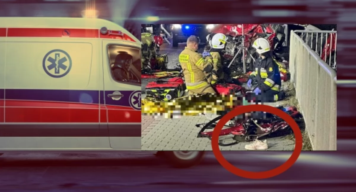 Zdjęcie przedstawiające karetkę na sygnale. Zdjęcie strażaków udzielających pomocy w wypadku drogowym w Mucharzu