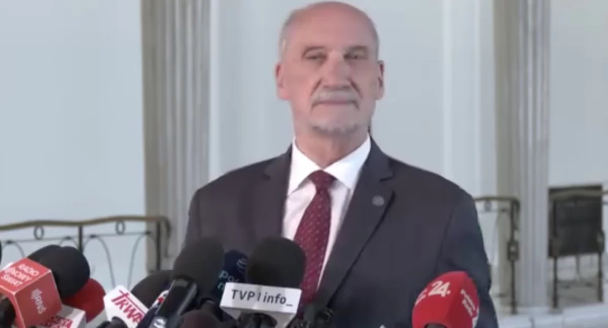 Antoni Macierewicz jest rozliczany za pracę podkomisji smoleńskiej. Szef MON ujawnił nowy raport 