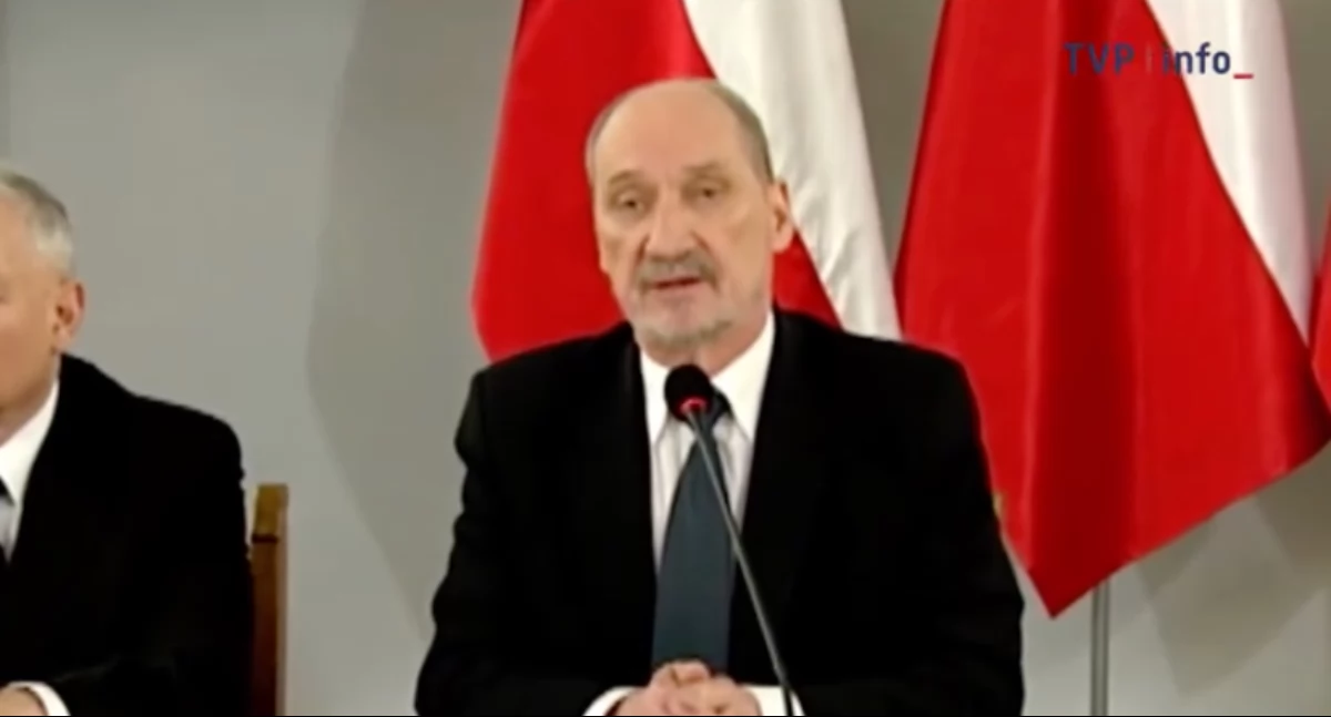 Antoni Macierewicz podczas posiedzenia sejmowej komisji. Dziś rząd odtajni raport dotyczący rosyjskich wpływów w Polsce