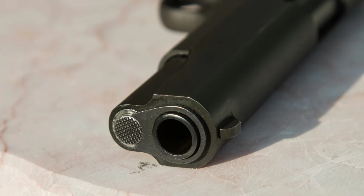 Zdjęcie przedstawia pistolet