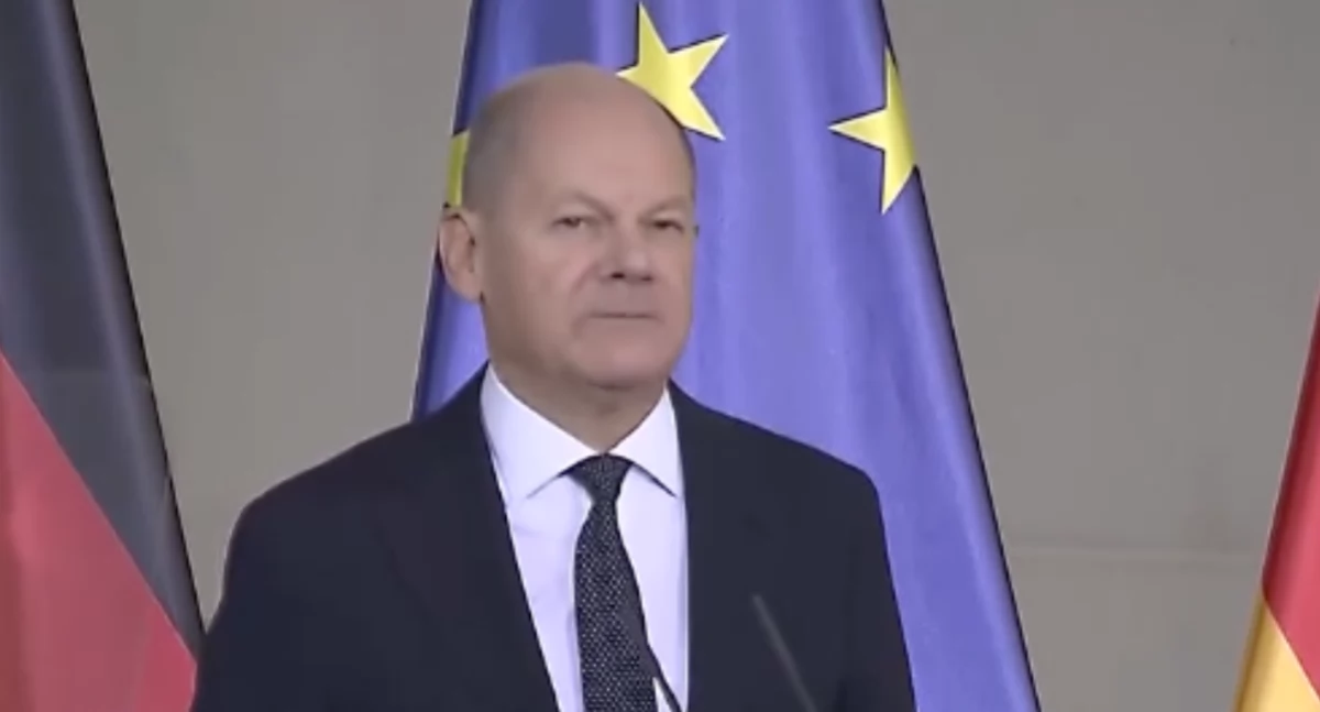 Olaf Scholz podczas konferencji prasowej. Kanclerz nie wyklucza przedterminowych wyborów w Niemczech 