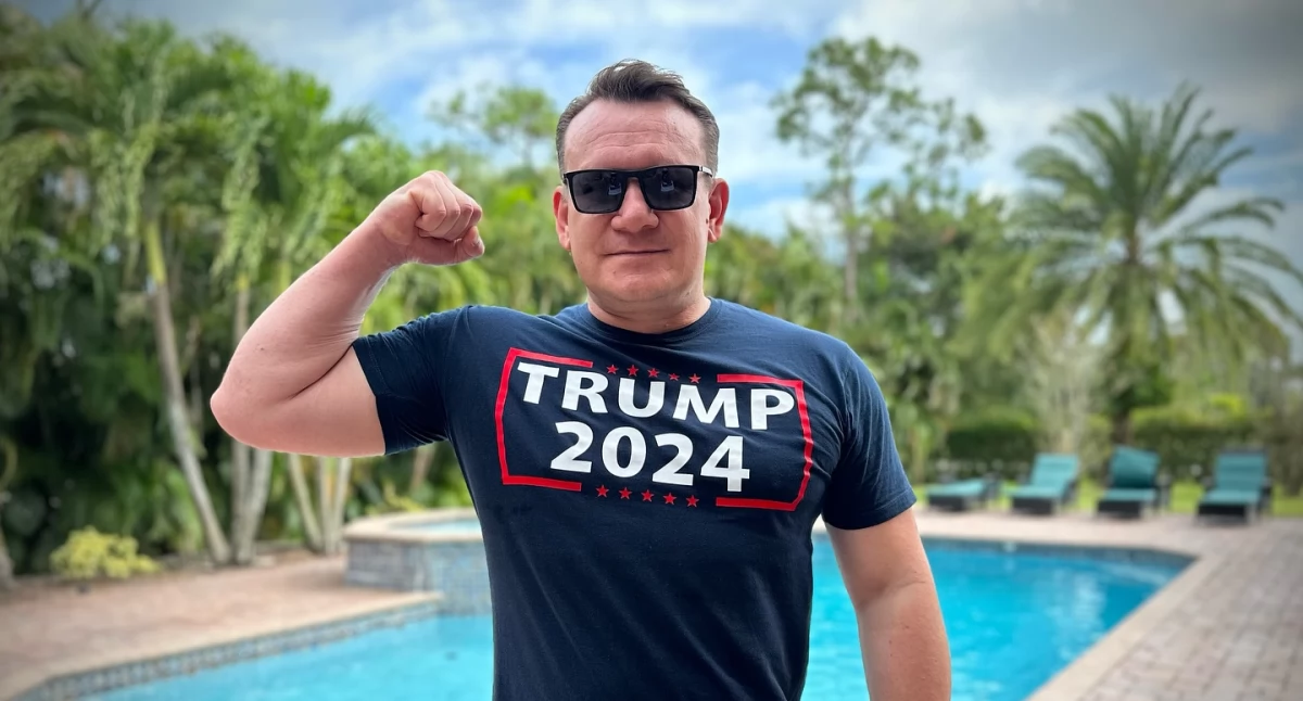 Dominik Tarczyński - polityk PiS. Poseł ostatnie dwa tygodnie spędził w USA