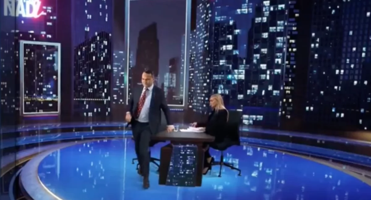 Radosław Sikorski wychodzi z programu Moniki Olejnik po pytaniu o pochodzenie żony – kadr z nagrania wideo 