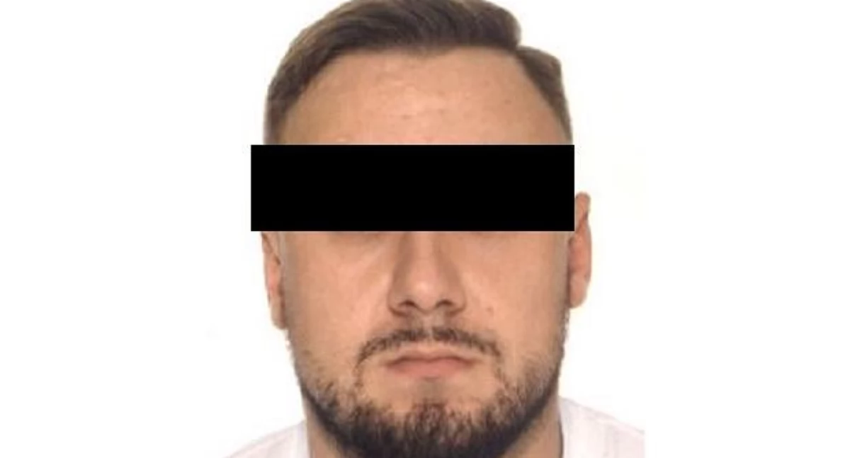 Zdjęcie przedstawia Łukasza Żaka z fotografii opublikowanej w liście gończym