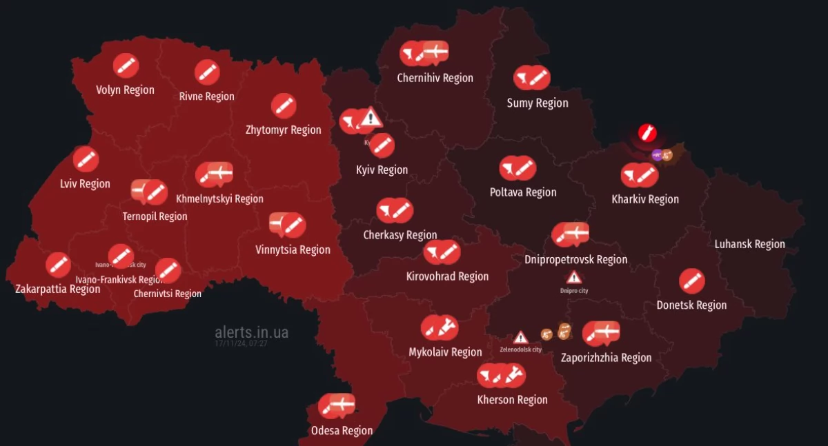 Zdjęcie przedstawia mapę alarmów powietrznych w Ukrainie