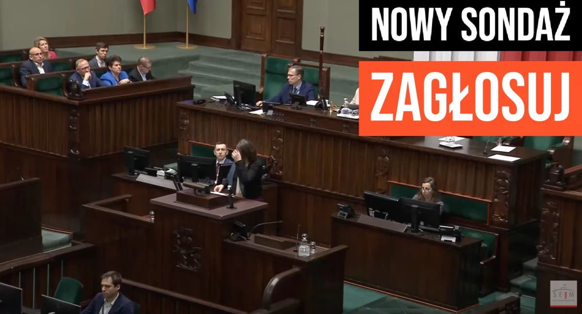 Sala sejmowa podczas debaty. Najnowszy sondaż wyborczy – zagłosuj na wybraną partię polityczną