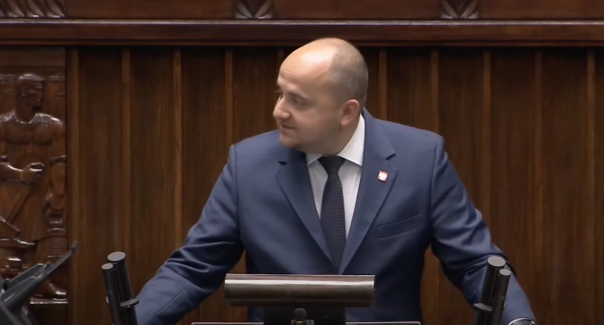 Poseł Dariusz Matecki podczas wystąpienia w Sejmie. Prokuratura wszczęła śledztwo ws. zatrudnień w Lasach Państwowych 