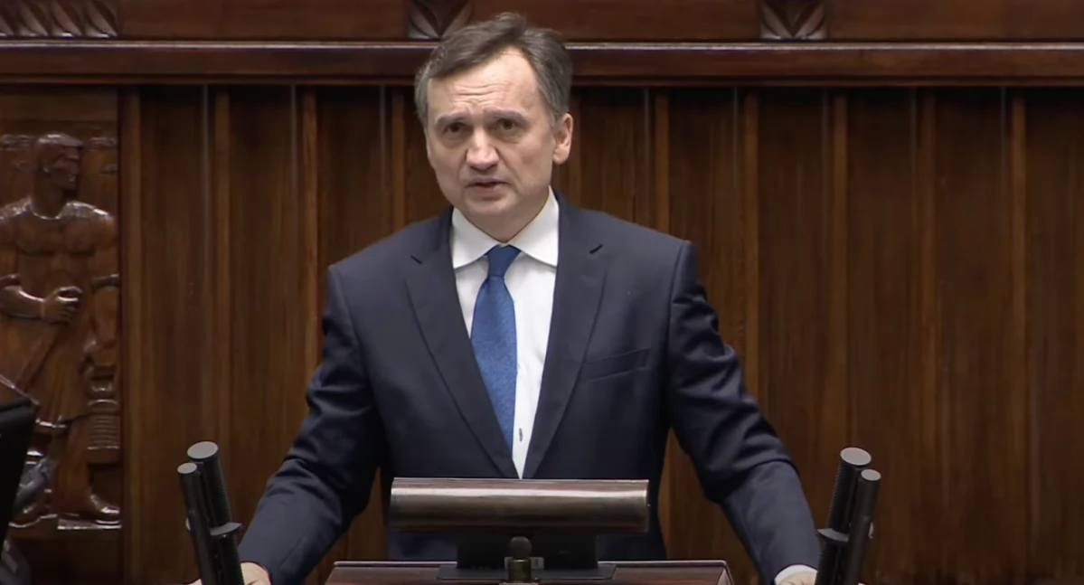 Zdjęcie Zbigniewa Ziobro z mównicy sejmowej. Znamy termin jego przesłuchania ws. Pegasusa