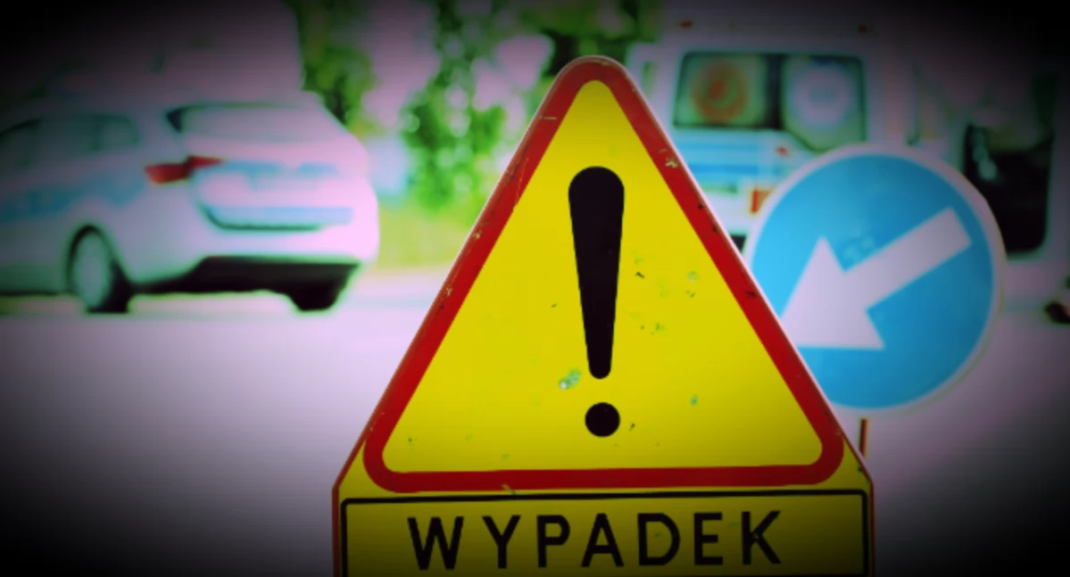 Wypadek na drodze krajowej nr 25 w miejscowości Porost. Poszkodowany operator walca