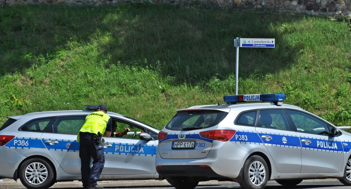 Polska, Siemoniak policjantom podwyżek Szykuje dotkliwy strajk funkcjonariuszy - zdjęcie, fotografia