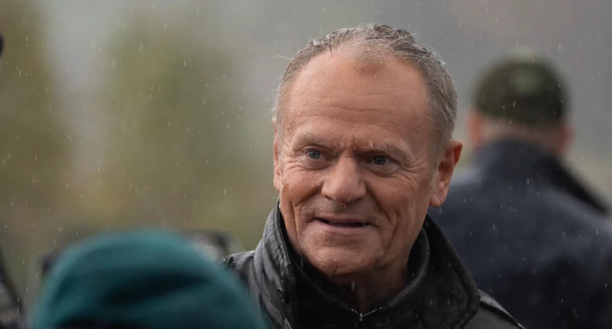 Zdjęcie premiera Donalda Tuska. Najnowszy sondaż