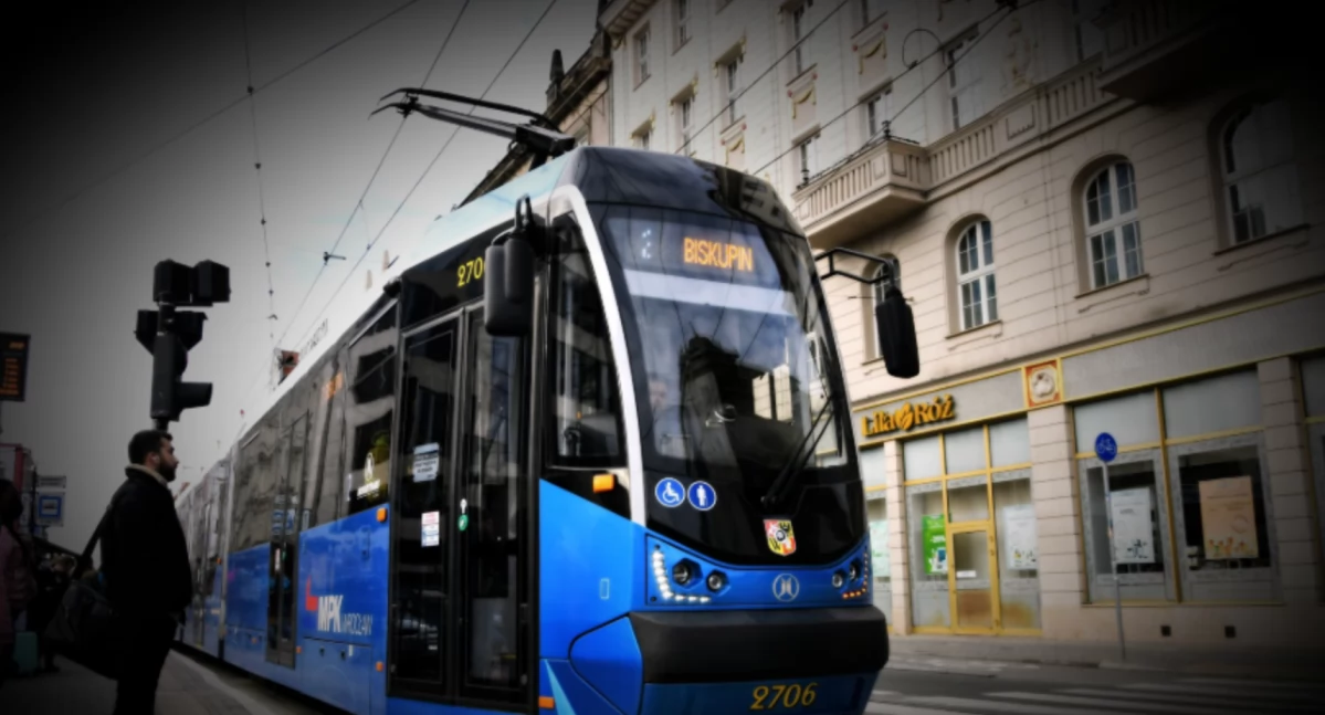 Zdjęcie tramwaju we Wrocławiu. Awaria i opóźnienia w komunikacji