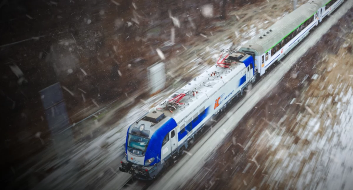Zdjęcie pociągu PKP intercity. Opóźnienia i odwołane składy z powodu oblodzenia torów
