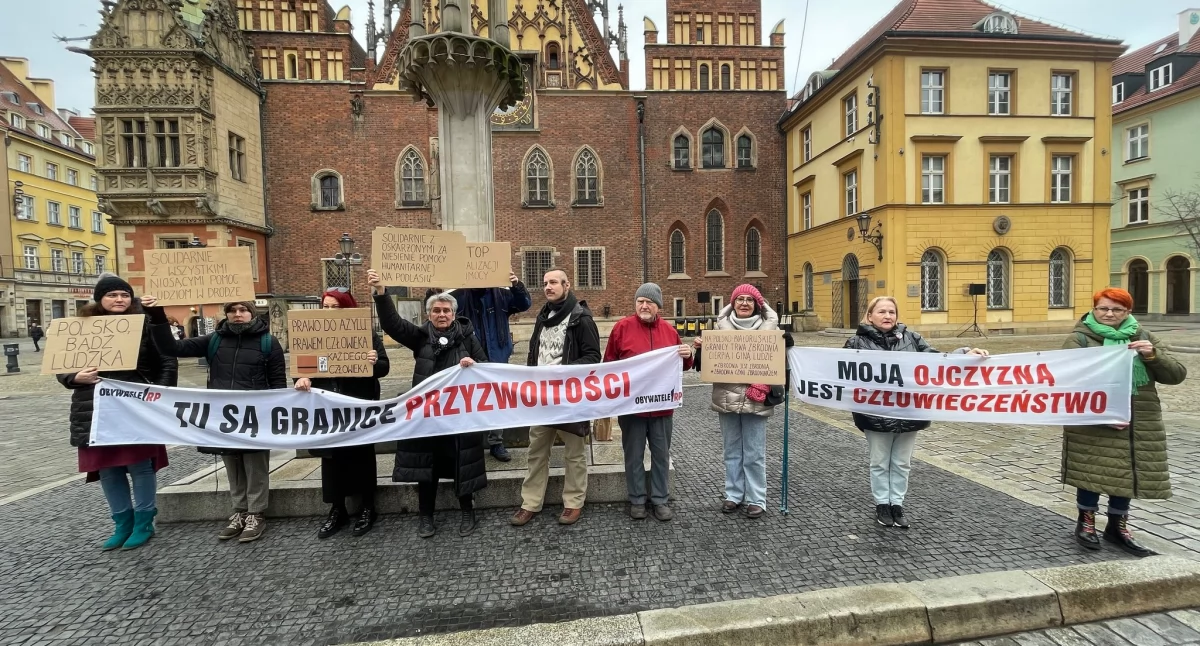 Obywatele wspierający oskarżonych w procesie 
