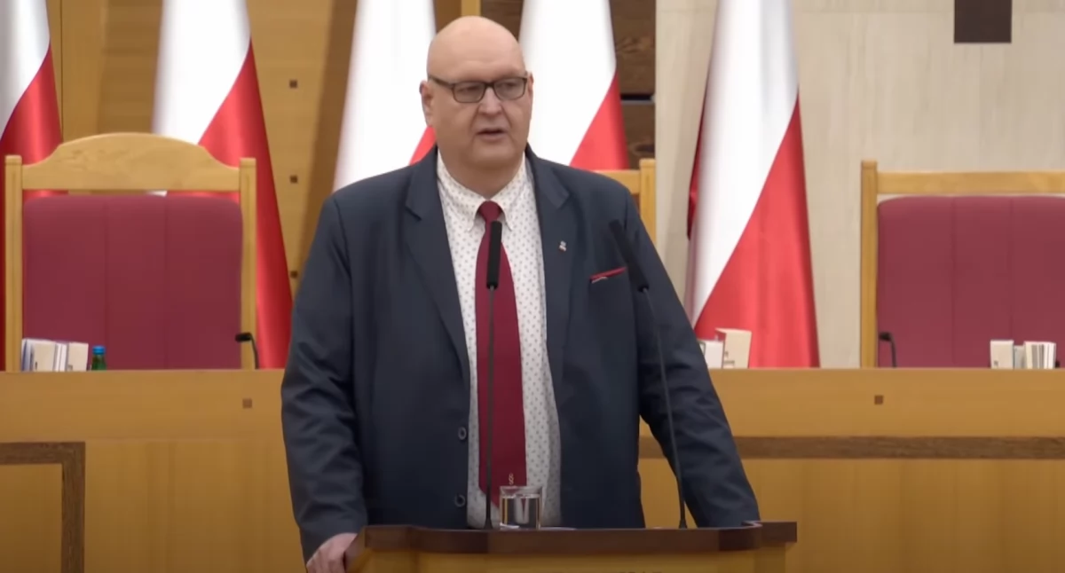 Bogdan Świeczkowski podczas wystąpienia. Prezes TK nie stawił się na przesłuchaniu przed Komisją Śledczą