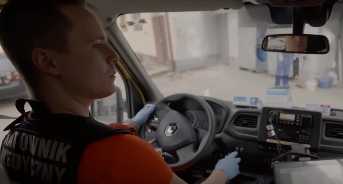 Ratownicy medyczni w Kościanie, wracając z interwencji, zatrzymali pijanego kierowcę z Mołdawii w Kościanie 