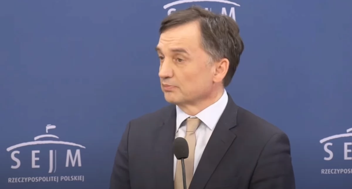 Zbigniew Ziobro stawił się na posiedzeniu komisji regulaminowej, która dziś zdecyduje o uchyleniu jego immunitetu 
