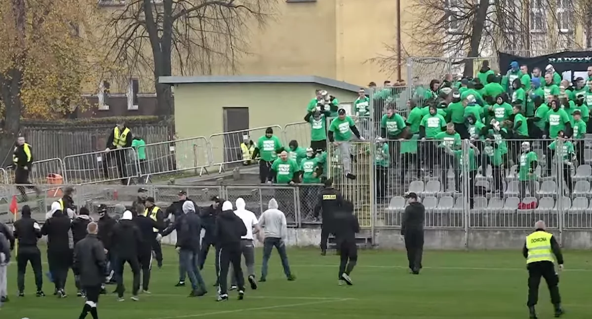 Grupa 60 kiboli odpowie za bójkę na stadionie w Radłowie. Rusza proces w sprawie śmierci Łukasza Z.