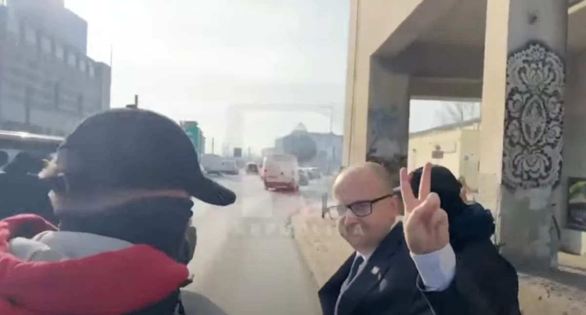Zatrzymanie Dariusza Mateckiego – kadr z wideo. Prokuratura wnioskuje o aresztowanie posła PiS