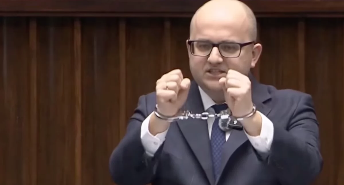 Poseł Dariusz Matecki podczas przemówienia w Sejmie. Sąd zdecydował w sprawie aresztu