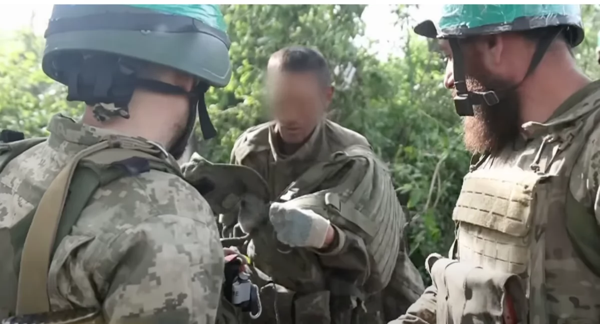 Ukraińscy żołnierze walczący na pierwszej linii frontu. Rosyjski atak na Donbas pochłonął życie wielu cywilów