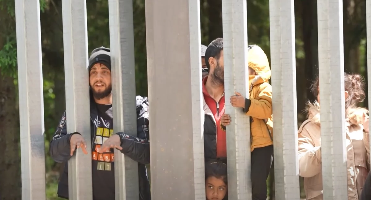 Senat zdecyduje w sprawie ograniczenia prawa do azylu w Polsce. Na zdjęciu imigranci koczujący na polsko-białoruskiej granicy 