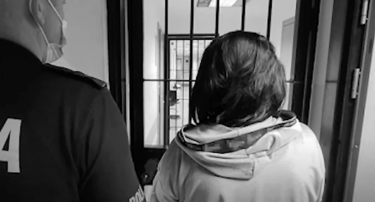 Gang trucicieli w Warszawie – nowe zatrzymania członków grupy przestępczej. Zatrzymani wyłudzali mieszkania, a ofiary zabijali skażonym alkoholem