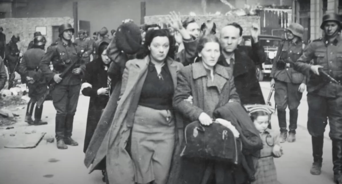 Tablica ku pamięci braci Basków na gmachu szkoły w Korbielowie na Żywiecczyźnie. Bohaterowie uratowali Żyda, który uciekł z KL Auschwitz 