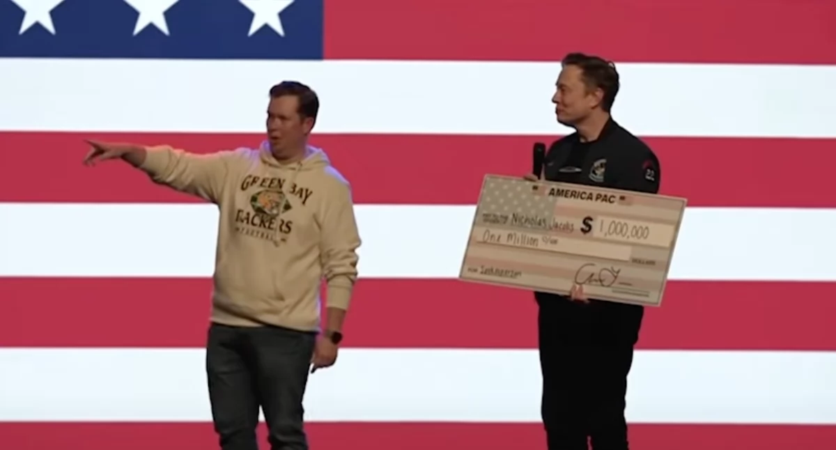 Elon Musk rozdał czeki na 1 milion złotych za głosowanie na konserwatywnego sędziego 