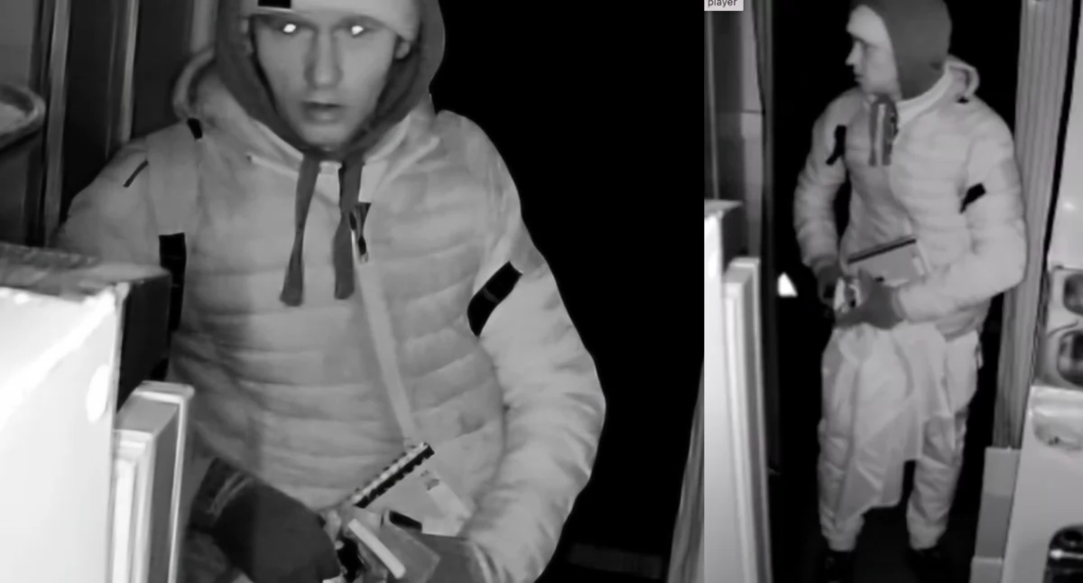 Zdjęcie z nagrania monitoringu. Policja prowadzi śledztwo ws. zniszczenia symboli narodowych i włamań w Gdańsku