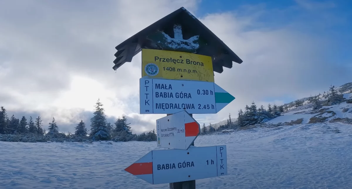 Aktualna pogoda w Beskidach – ostrzeżenia GOPR. Niego i zamknięte szkoli w Beskidach