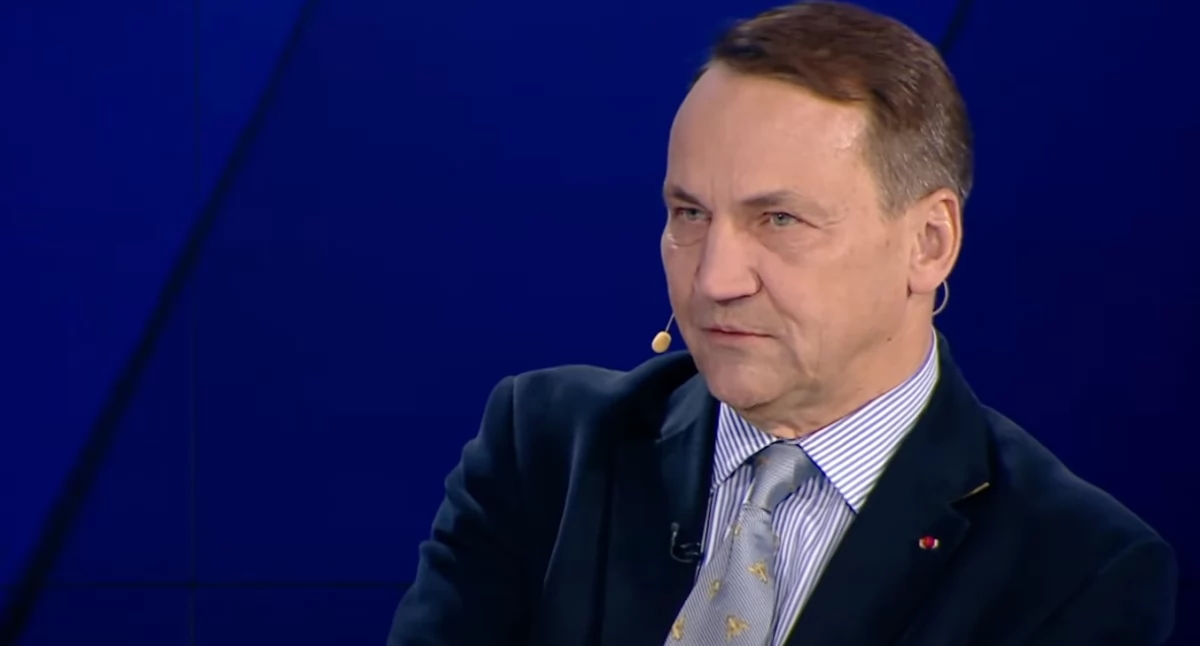Spotkanie szefów MSZ w Neapolu w sprawie zwiększenia uprawnień dla Frontex i Paktu o Migracji. na zdjęciu Radosław Sikorski – szef MSZ