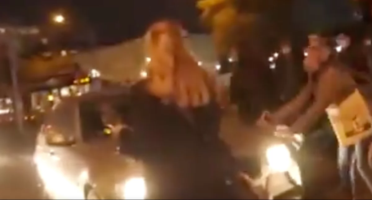 Funkcjonariusz ABW Paweł K. samochodem marki BMW wjechał w tłum protestujących osób na Mokotowie 