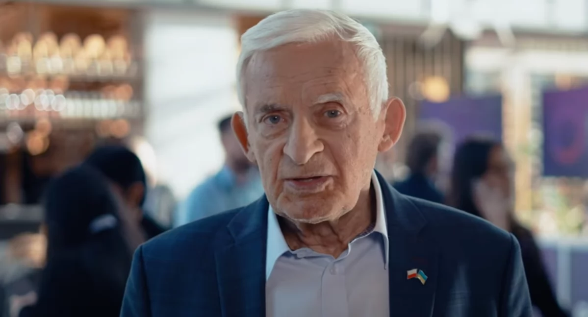Debata o praworządności, społeczeństwie obywatelskim i NGO-sach w Warszawie. Na zdjęciu Jerzy Buzek 