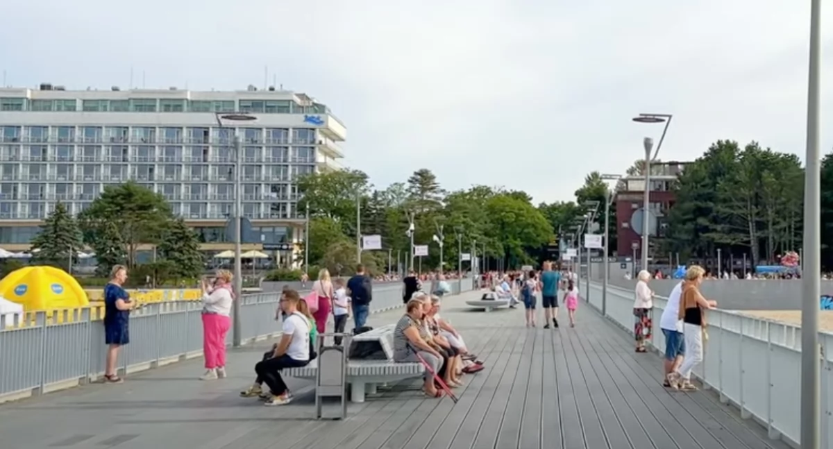 Płatny wstęp na molo w Kołobrzegu – nowe ceny biletów 2025, ulgi i darmowe wejścia
