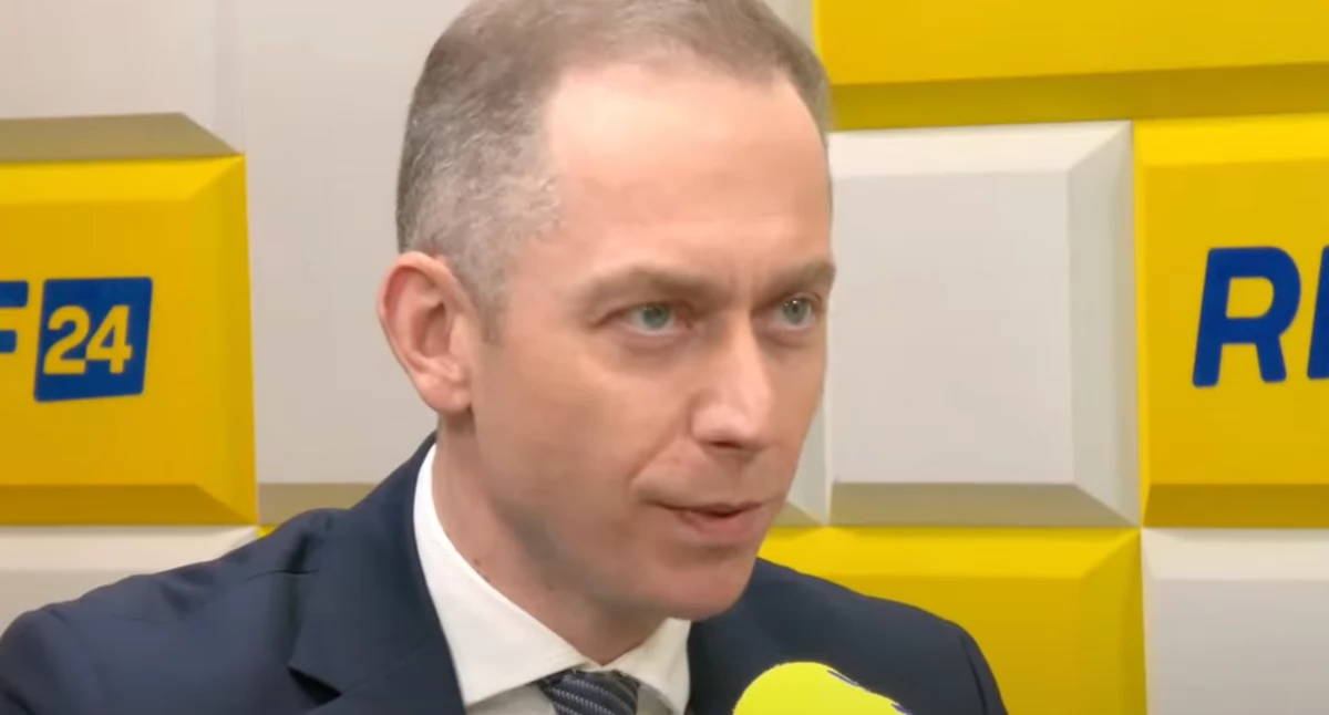 Poradnik bezpieczeństwa trafi do każdego Polaka. MON i Cezary Tomczyk podali datę publikacji i wysyłki 