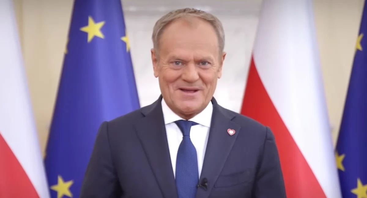 Premier Donald Tusk z okazji Święta Flagi 2 maja przypomniał o symbolice i złożył Polakom życzenia 