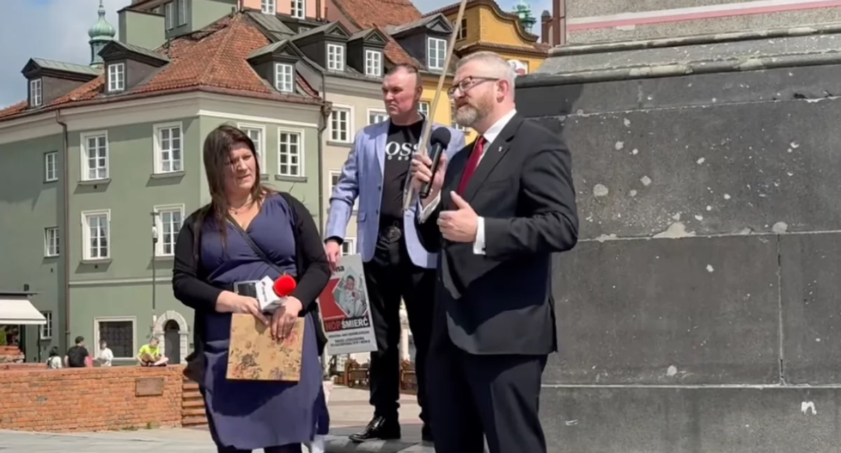 Grzegorz Braun usłyszy zarzuty. Prokuratura wnosi o uchylenie mu immunitetu europarlamentarnego 