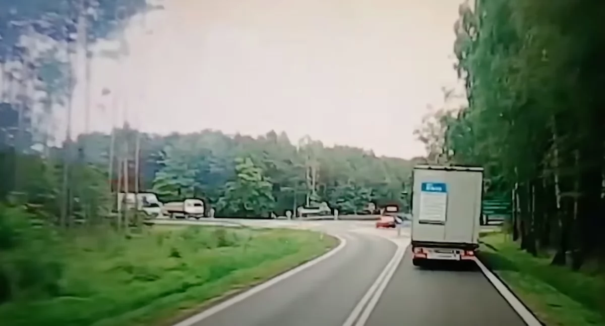 Wypadek samochodowy w Bogucinie pod Włocławkiem. Droga krajowa nr. 67 zablokowana 