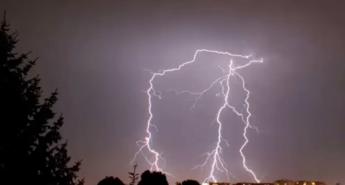 IMGW wysyła alerty RCB z ostrzeżeniam przed nagłymi burzami 